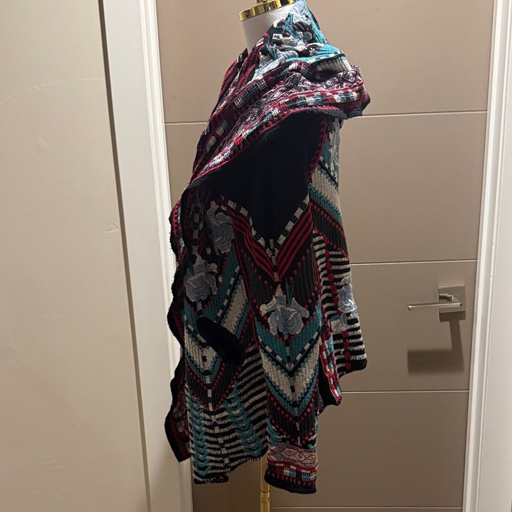 Stunning Embroidered Geometric Patterned Sweater - image 2